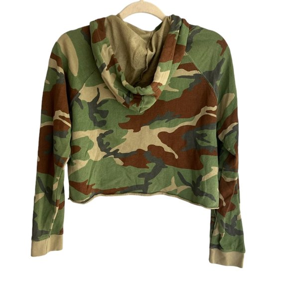 Women's Forever 21 Camouflage Cropped Drawstring Hoodie Size Medium - Picture 3 of 5
